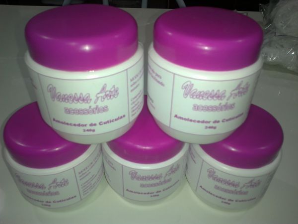 Emoliente em creme para cutículas
